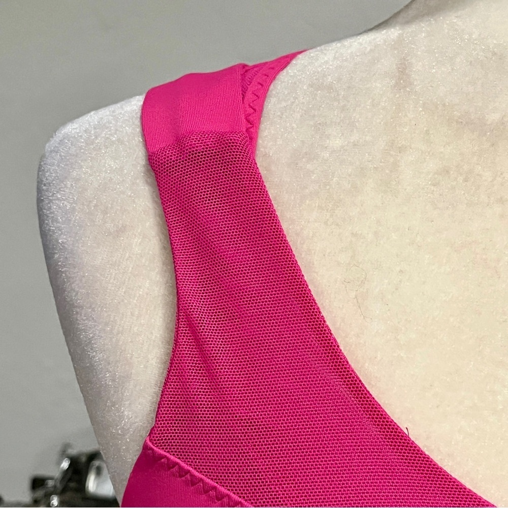 Lululemon Pink Criss-Cross Back Sports Bra - Size 4 - Picture 3 of 8